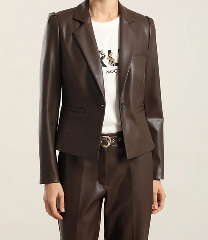 Blazer Mujer Entallado Efecto Cuero Chocolate