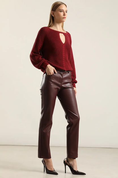 Pantalon Mujer Slim Tiro Medio Efecto Cuero Burdeo