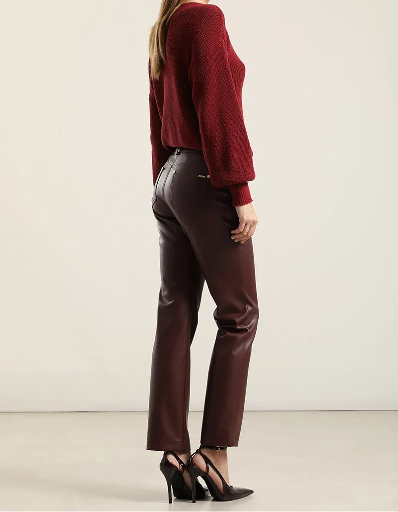Pantalon Mujer Slim Tiro Medio Efecto Cuero Burdeo