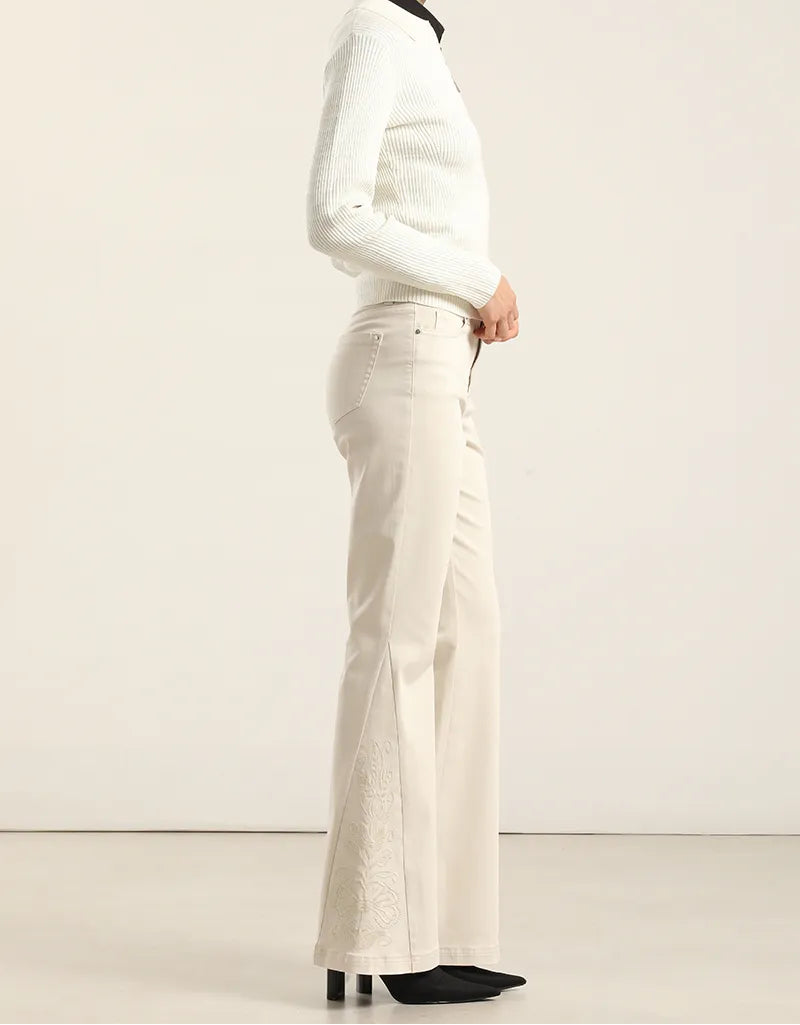 Jeans Mujer Color Flare Bordado Masilla