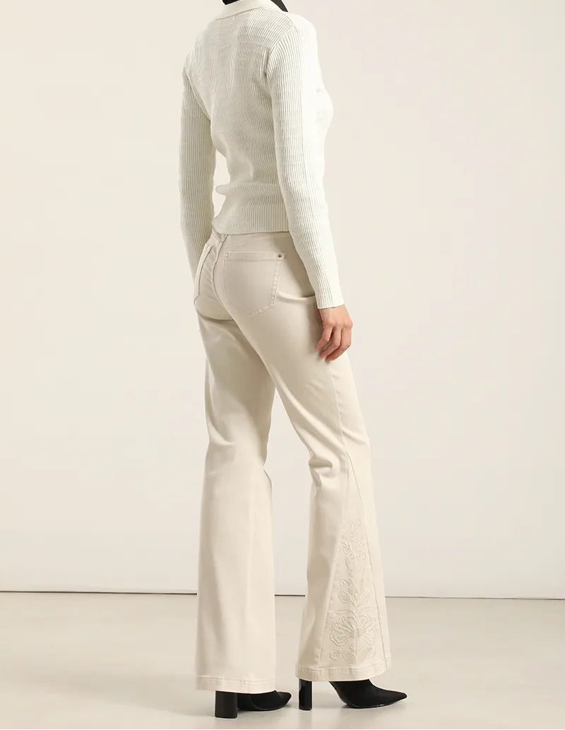 Jeans Mujer Color Flare Bordado Masilla