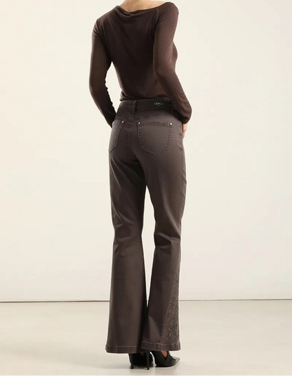Jeans Mujer Color Flare Bordado Chocolate