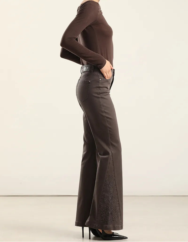 Jeans Mujer Color Flare Bordado Chocolate