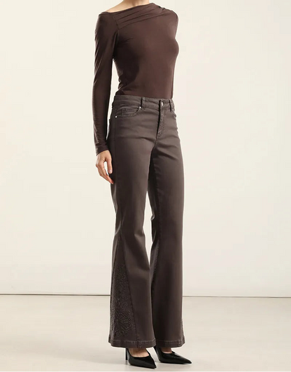 Jeans Mujer Color Flare Bordado Chocolate