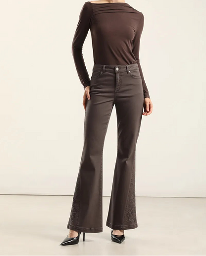 Jeans Mujer Color Flare Bordado Chocolate