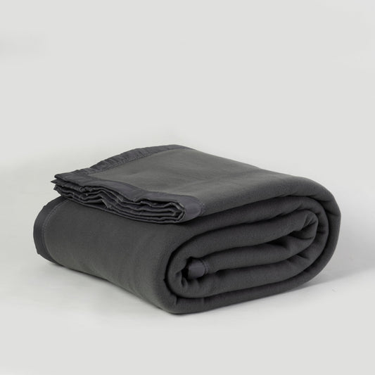 Frazada Polar Borde Satin Linea Hotel Marengo