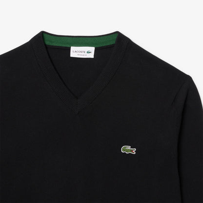 sweater-hombre-regular-y-cuello-en-v-negro