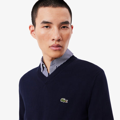 sweater-hombre-regular-y-cuello-en-v-azul-marino