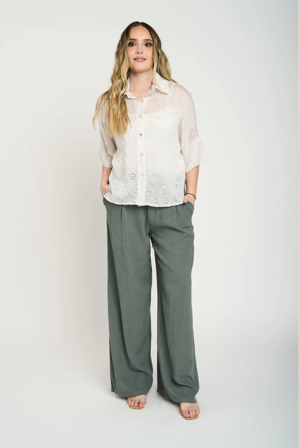 Blusa Manga Corta Mujer Con Bordado Floral Beige