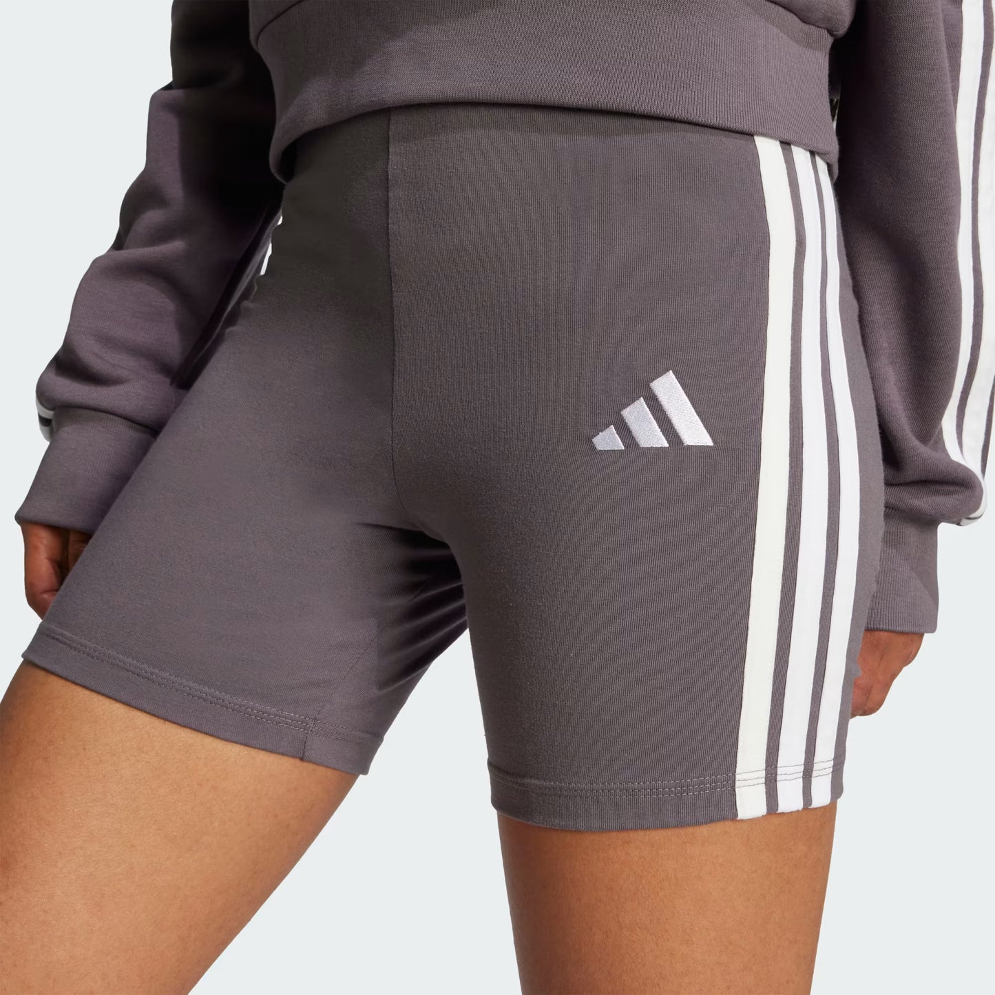 Shorts Mujer Essentials 3 Rayas Tiro Alto Grey Strata