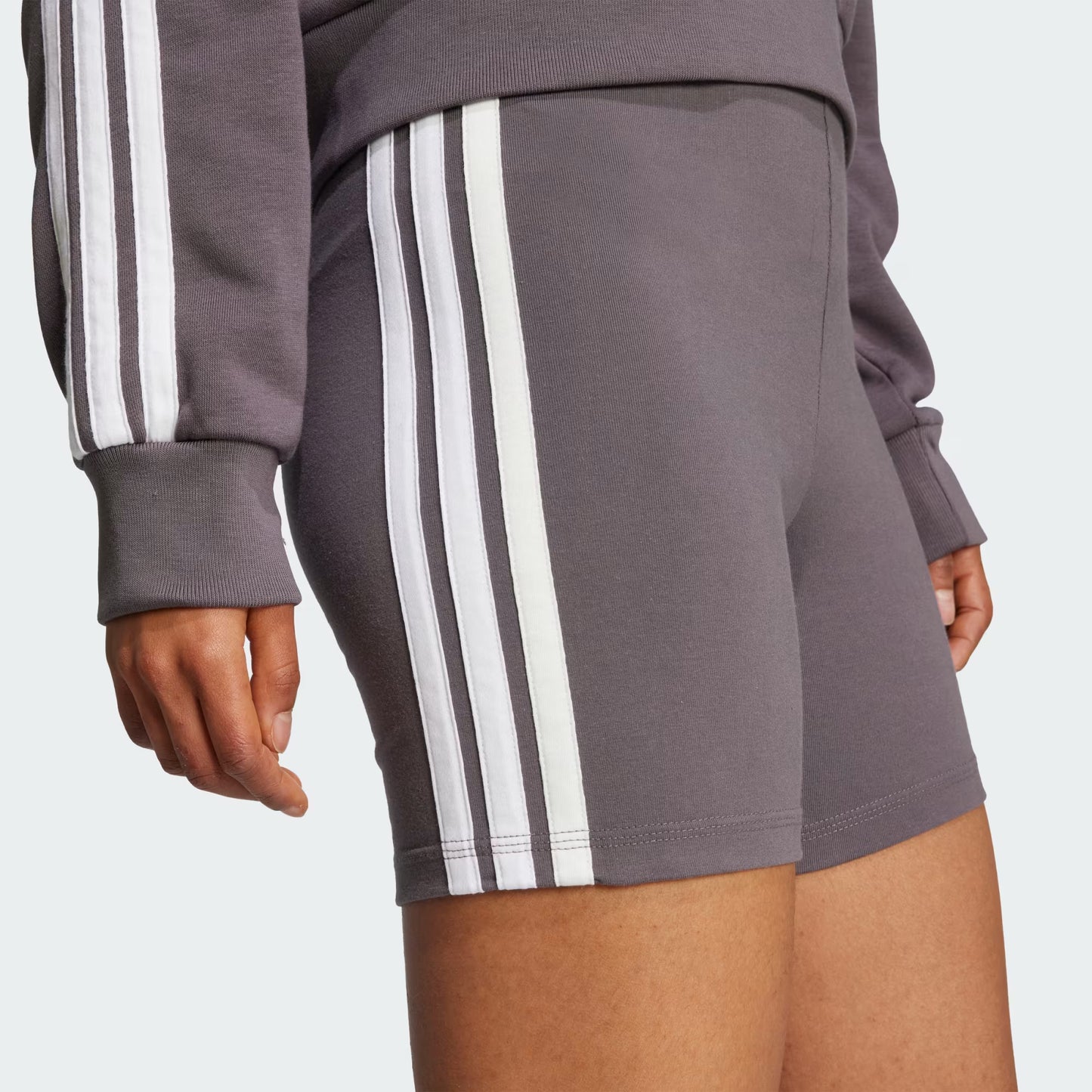 Shorts Mujer Essentials 3 Rayas Tiro Alto Grey Strata