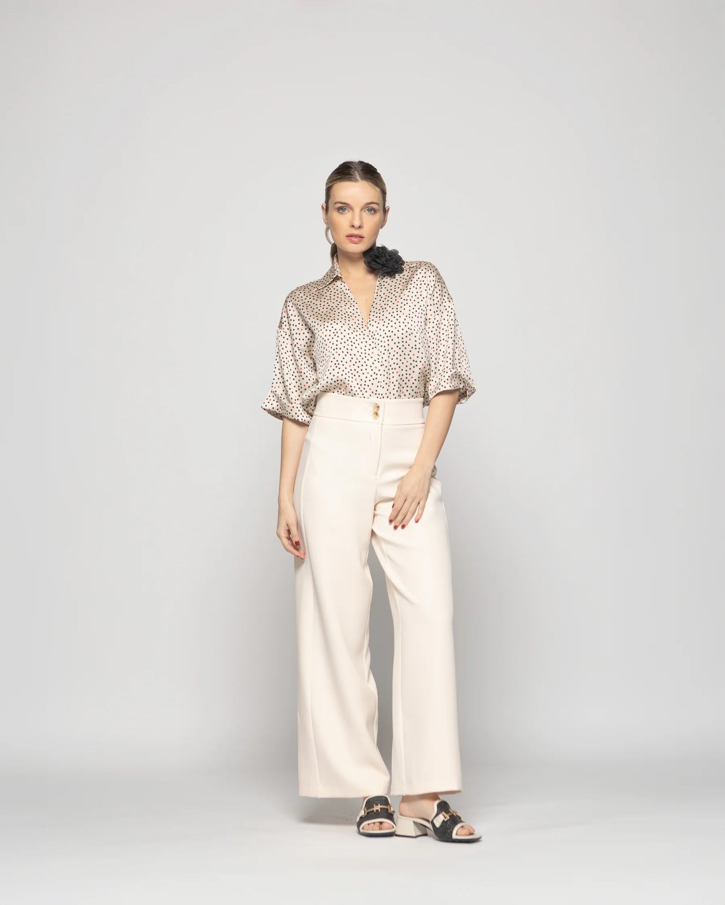 Blusa Mujer Boronia Escote V Estampado Lunares Colores Beige Ludovica