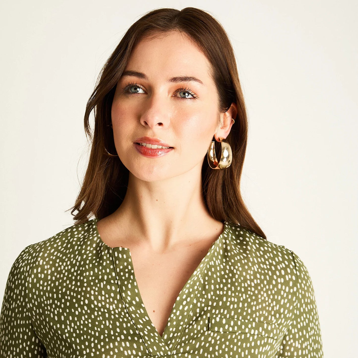 Blusa Mujer Verde Estampada con Escote en V