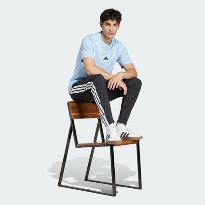 Polera Hombre Essentials Small Logo de Punto Sencillo Celeste