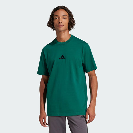 Polera Hombre Essentials Small Logo de punto sencillo Collegiate Green