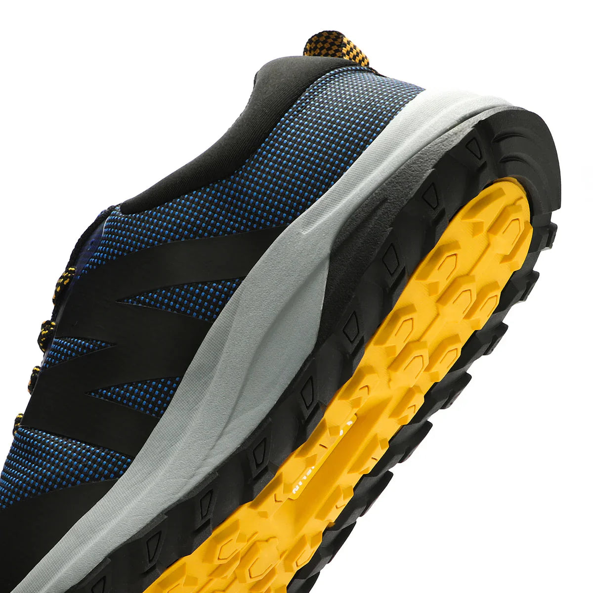 zapatilla-hombre-trail-running-azul-negro-dr40