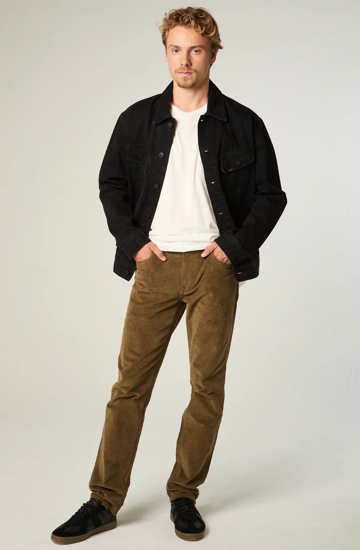 pantalon-hombre-regular-café-claro-daren-cotele