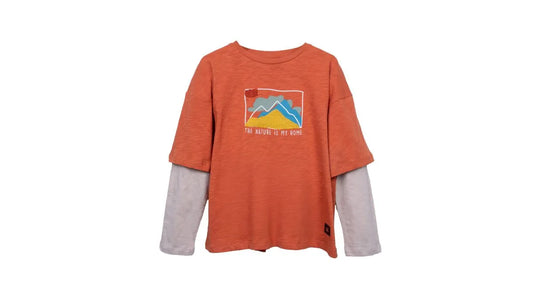 Polera Niño Doble Manga Estampado Montaña Naranjo