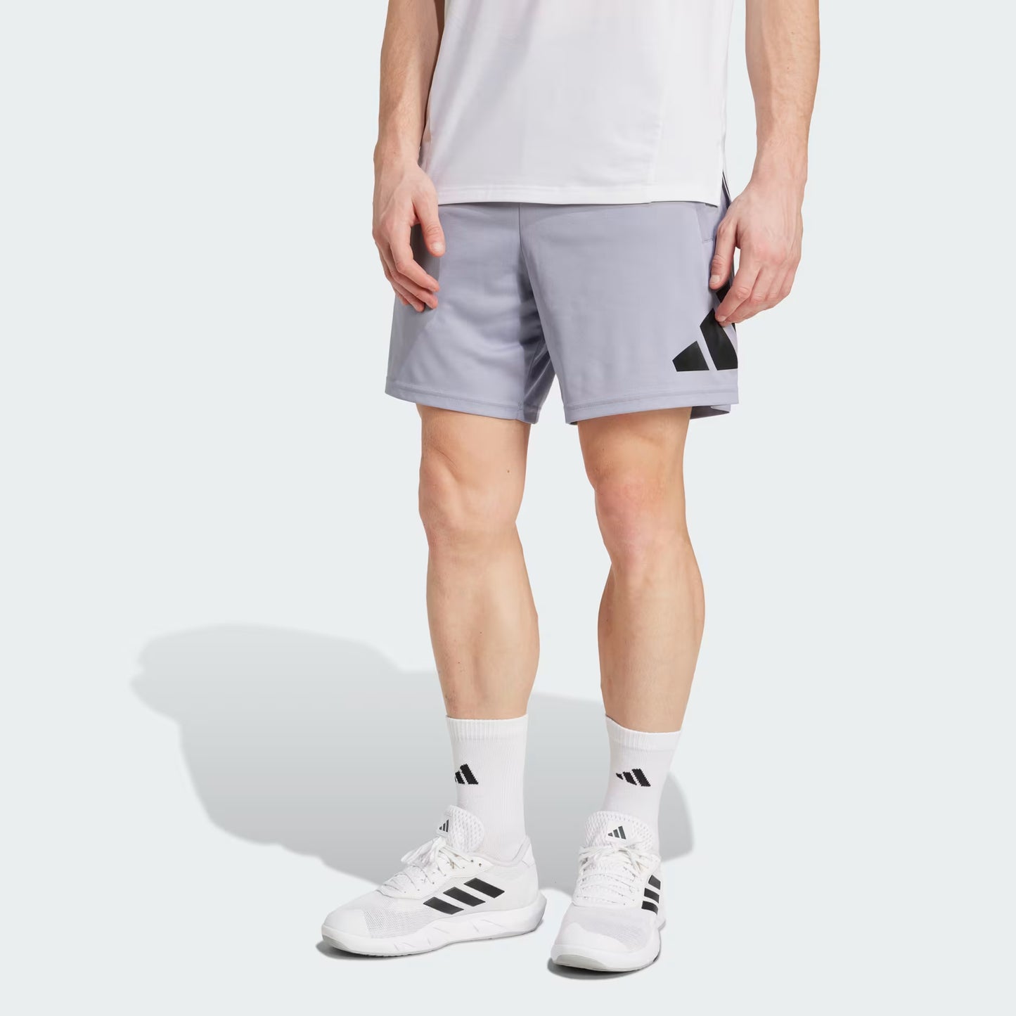Shorts Hombre Train Essentials Logo Silver Violet