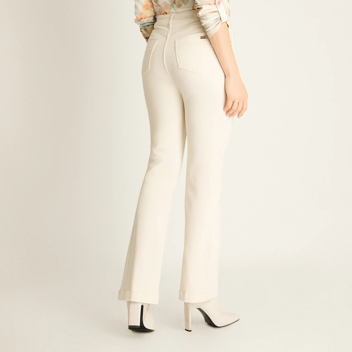 Jeans Mujer Arena Corte Flare
