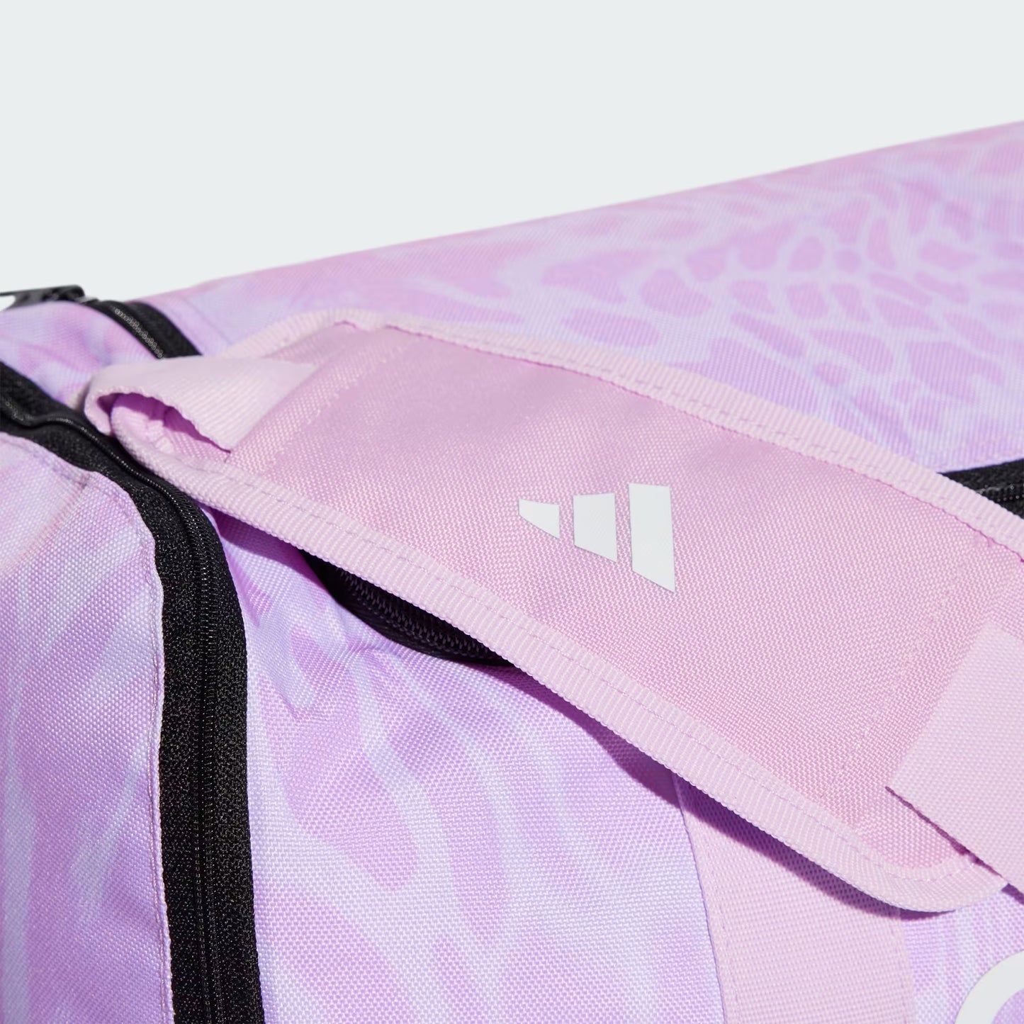 Maleta Deportiva Linear Graphic Duffel Pequeña Ice Lavender