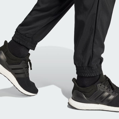 Pantalón Hombre Stanford Logo pequeño de la línea Essentials Negro