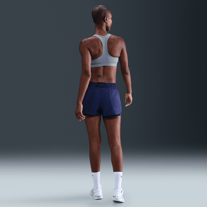 Peto Mujer Swoosh Medium Support Violeta