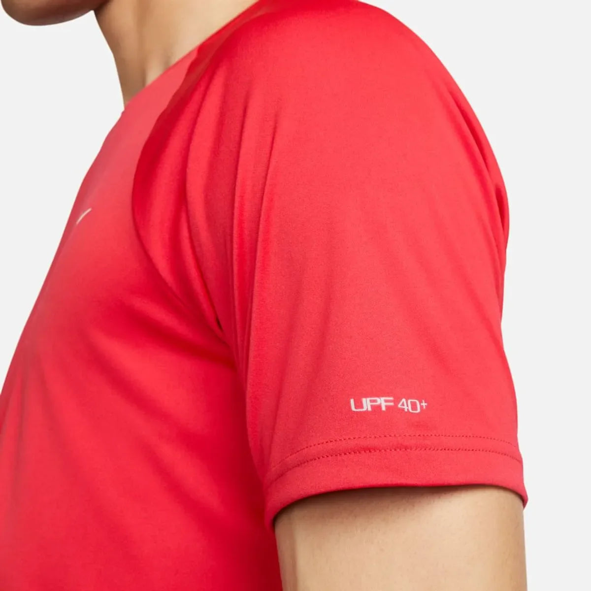 Polera Hombre Hydroguard Solid Essential Red