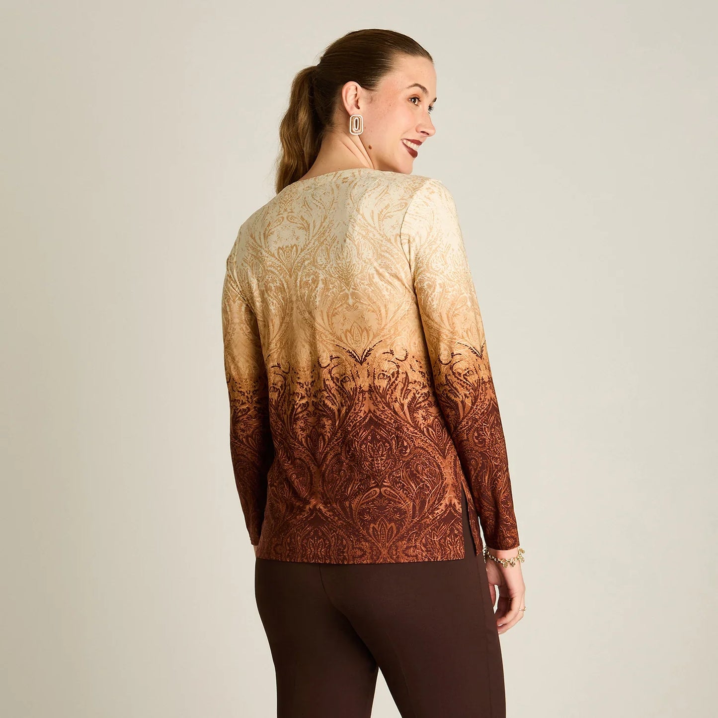 Polera Mujer Estampada Manga Larga con Detalles En El Escote Beige