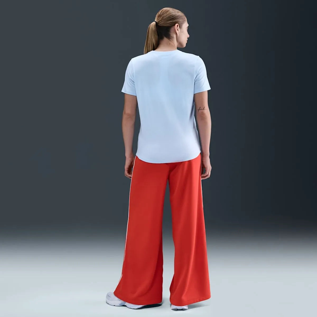 Polera Mujer Sportswear Club Celeste