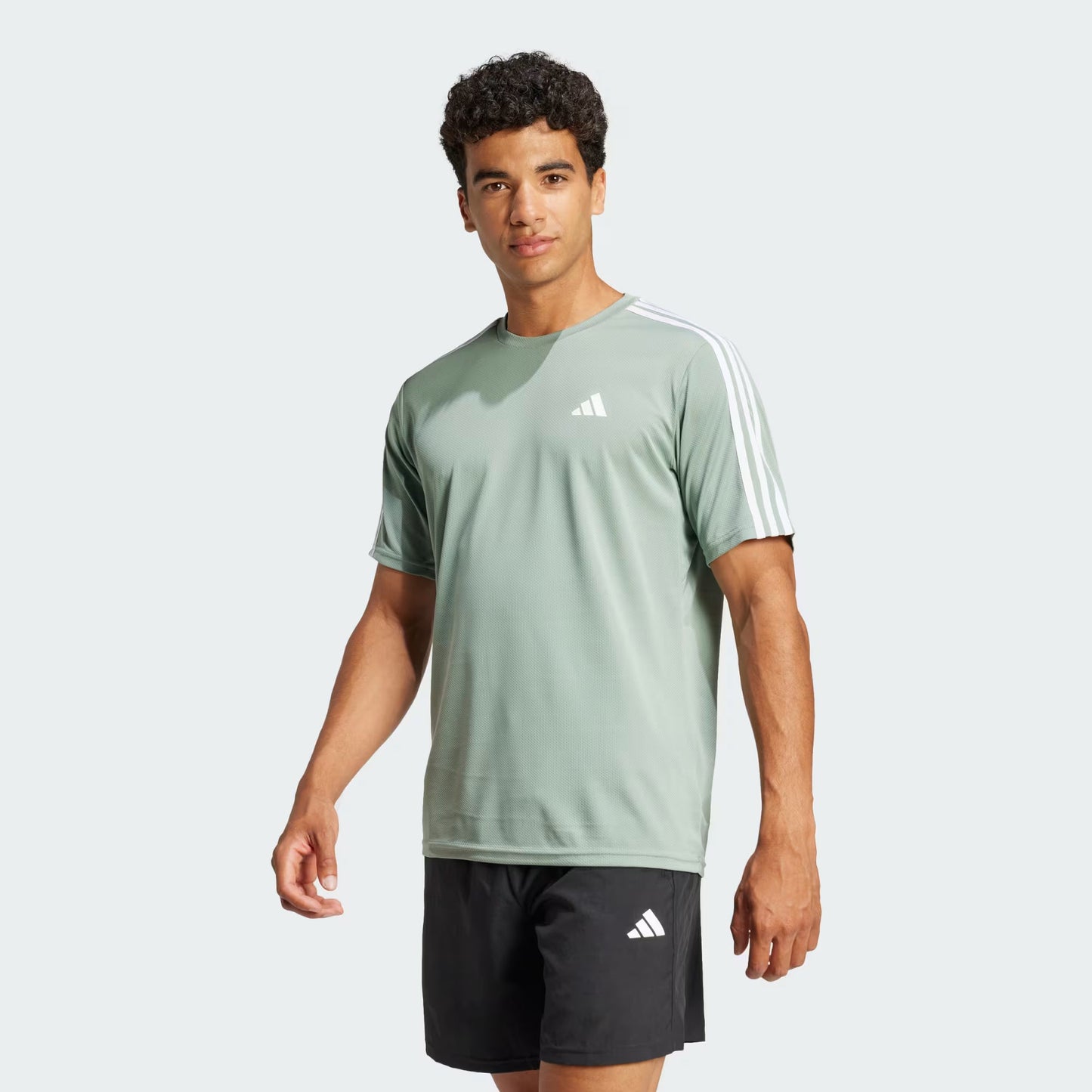 polera-hombre-train-essentials-3-stripes-silver-green