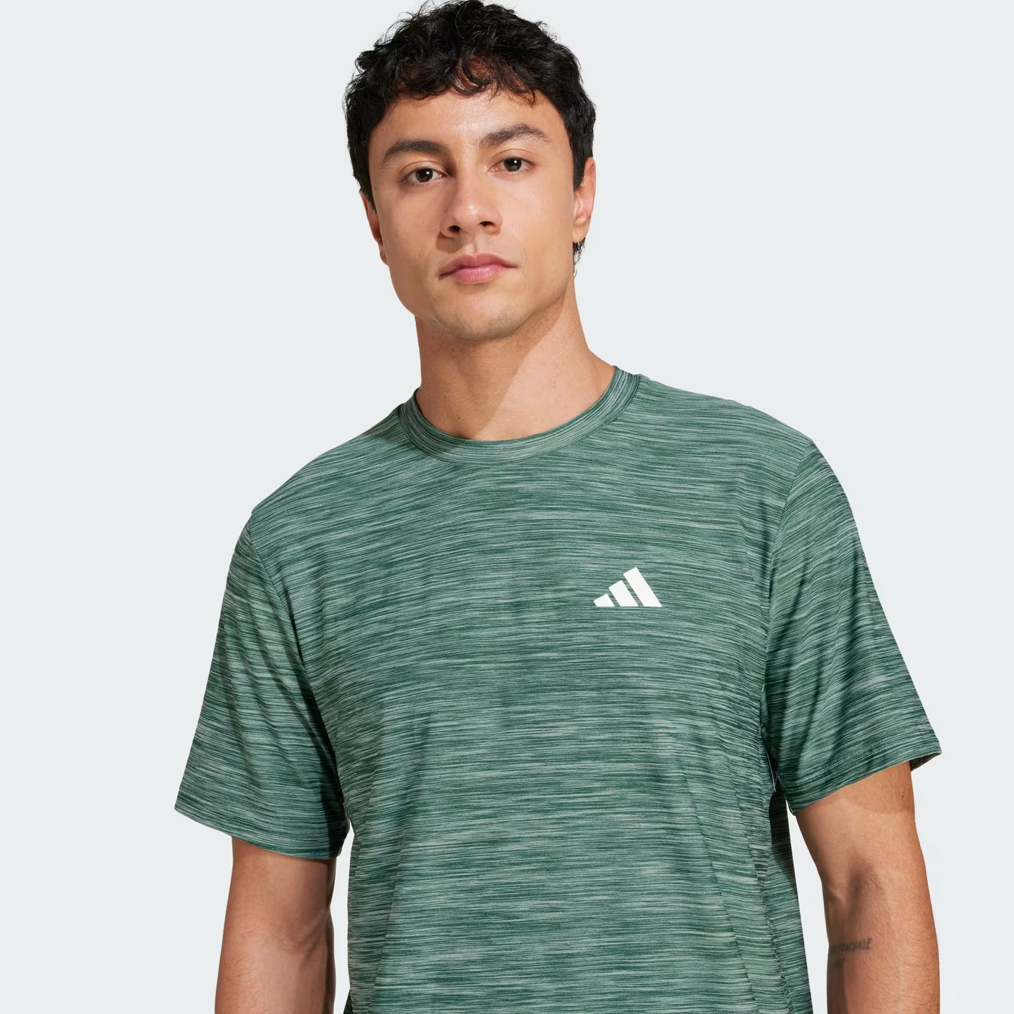 Polera Hombre Entrenamiento Train Essentials Stretch Silver Green