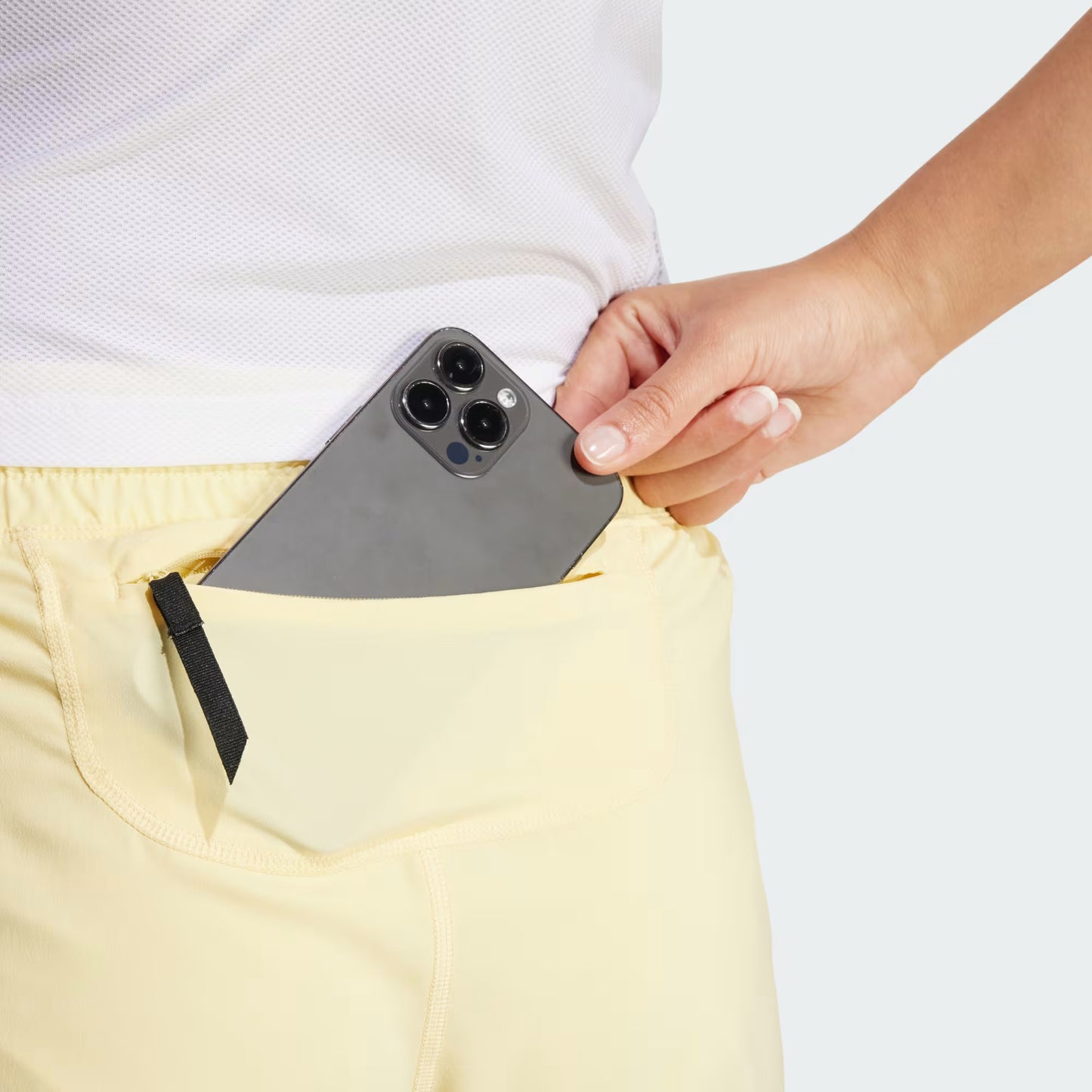 Shorts Mujer Running Own the Run Semi Almost Yellow