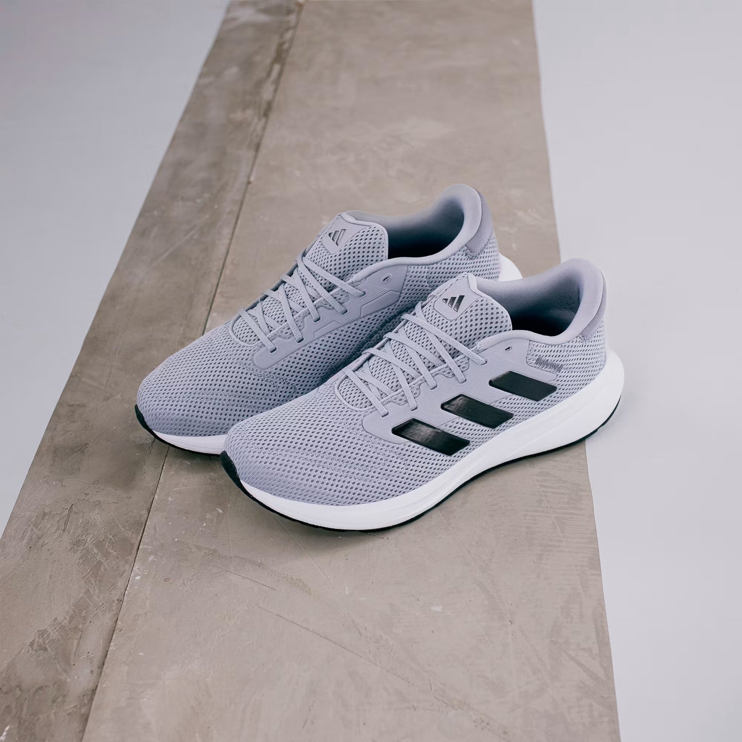 Zapatillas Hombre Response Gris Claro