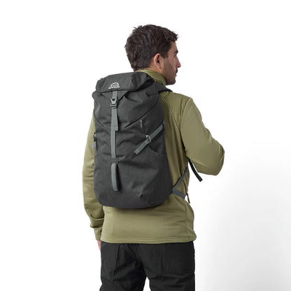 Mochila Hombre Urbana Alfa 28L Negro