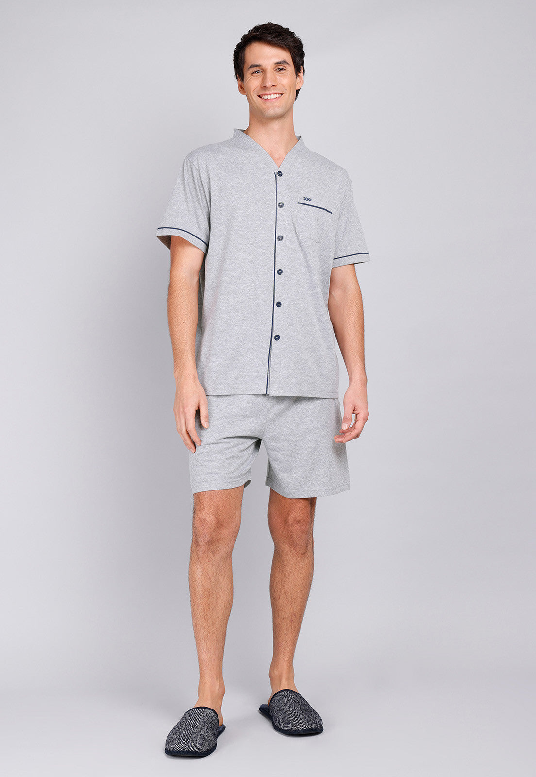 pijama-hombre-corto-cuello-en-v-gris