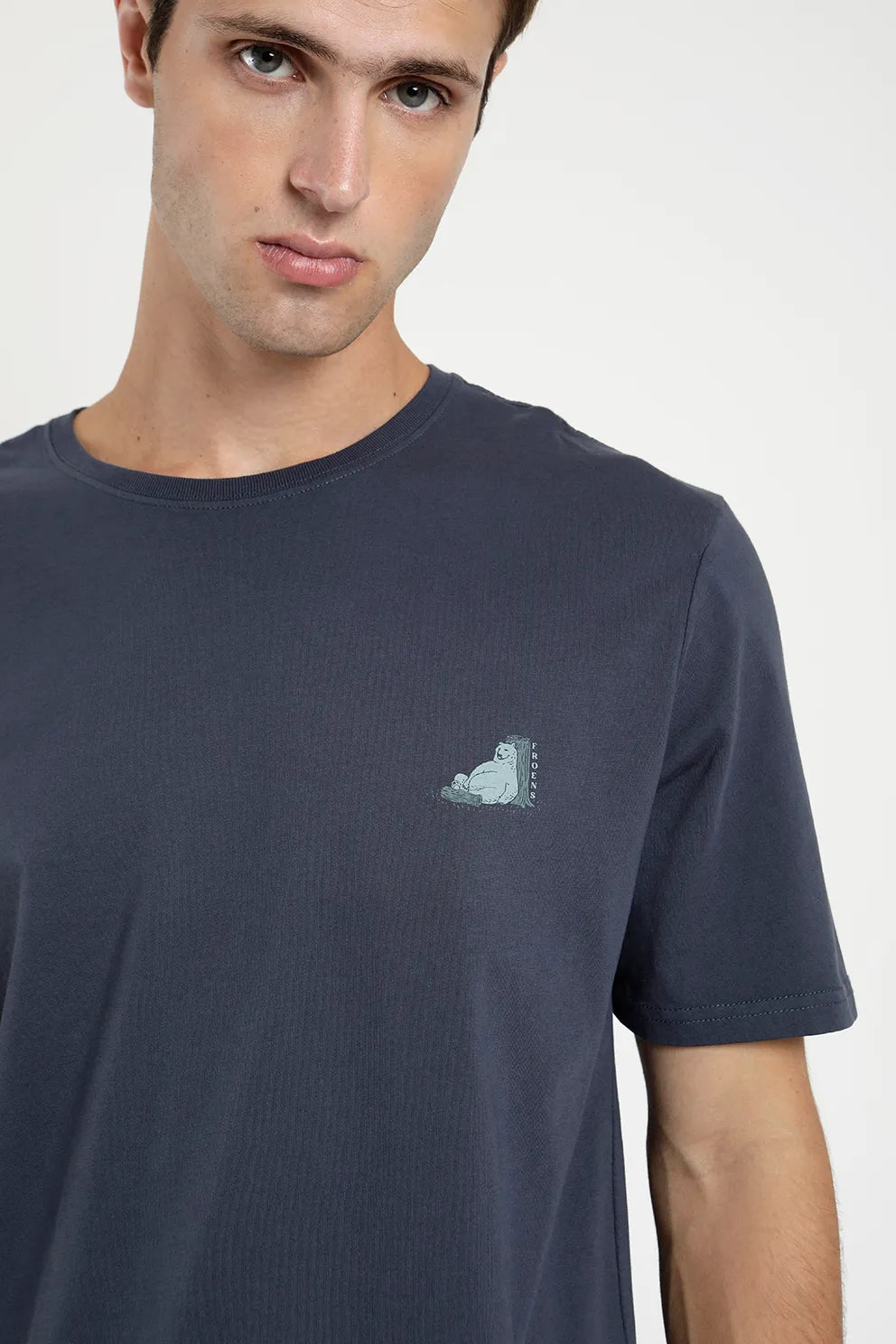 polera-hombre-manga-corta-oso-flojo-azul---algodón-orgánico